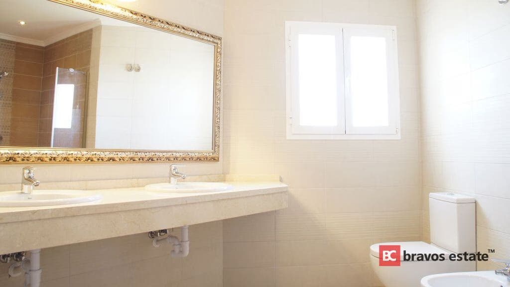 Beachside 3-Bedroom Villa in Cumbre del Sol - 5