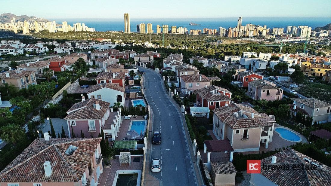 Светлая вилла, 4 спальни в Финестрате - 2