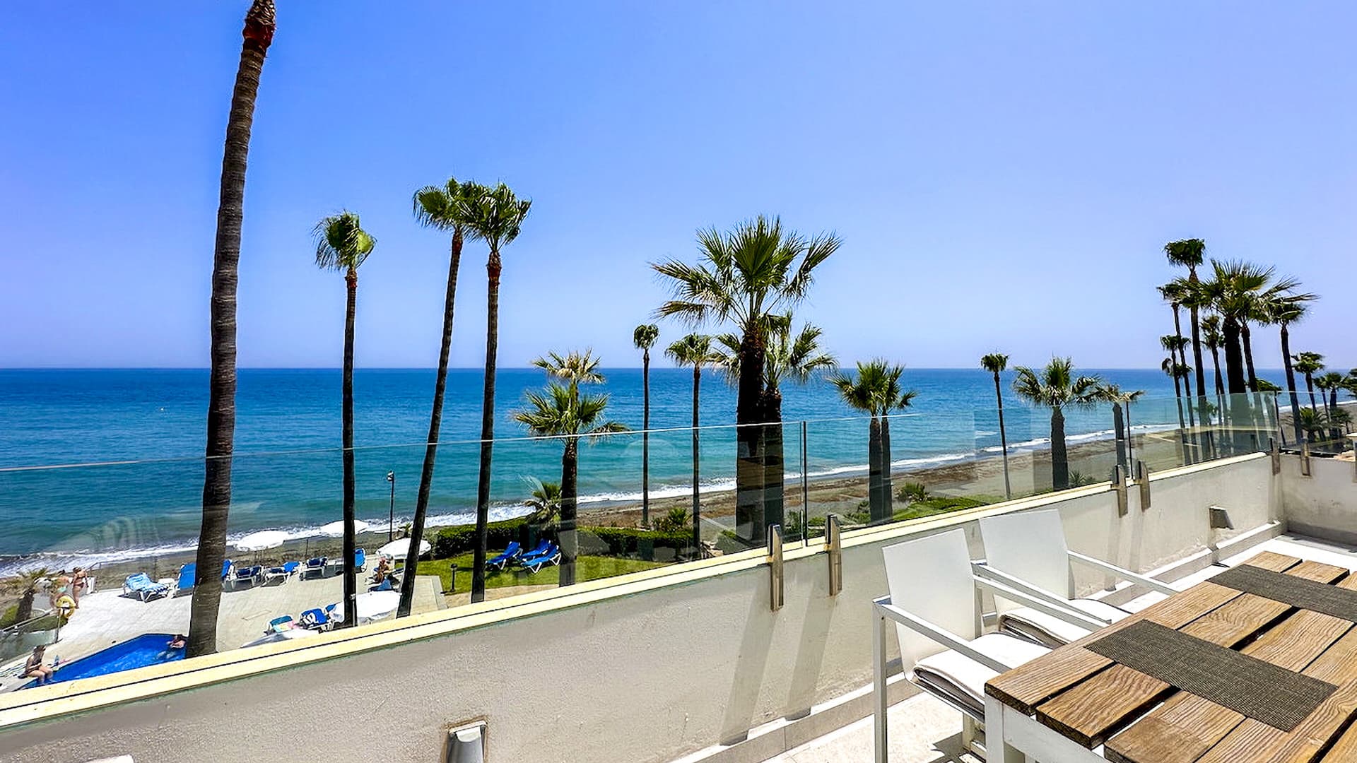 Seafront 3-Bedroom Apartment in Estepona - 2