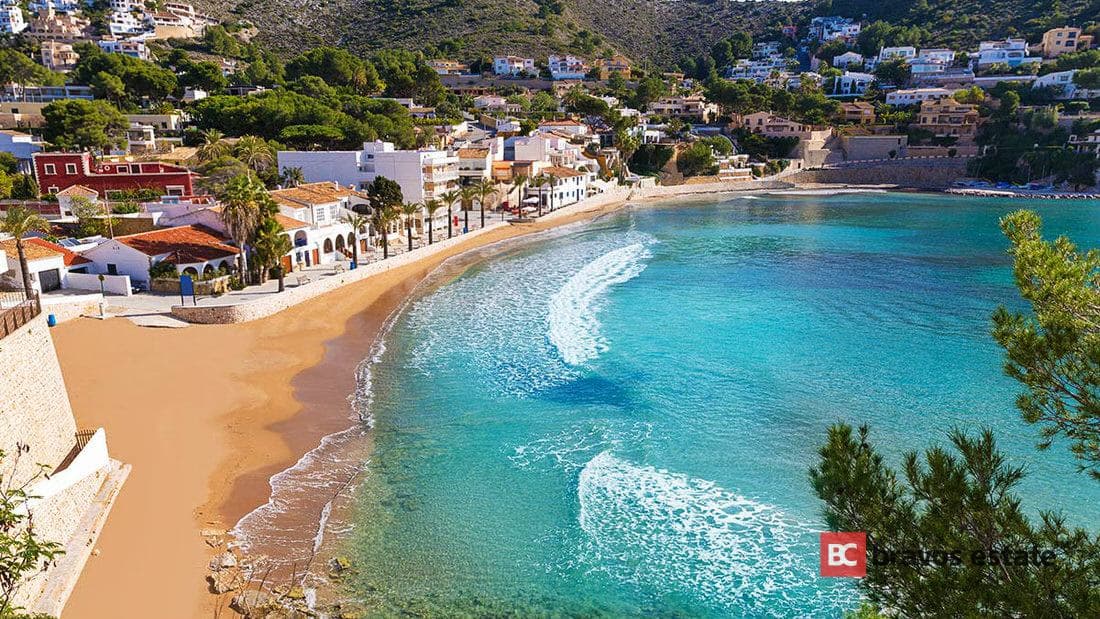 Spacious 5-Bedroom Villa in Cumbre del Sol - 5