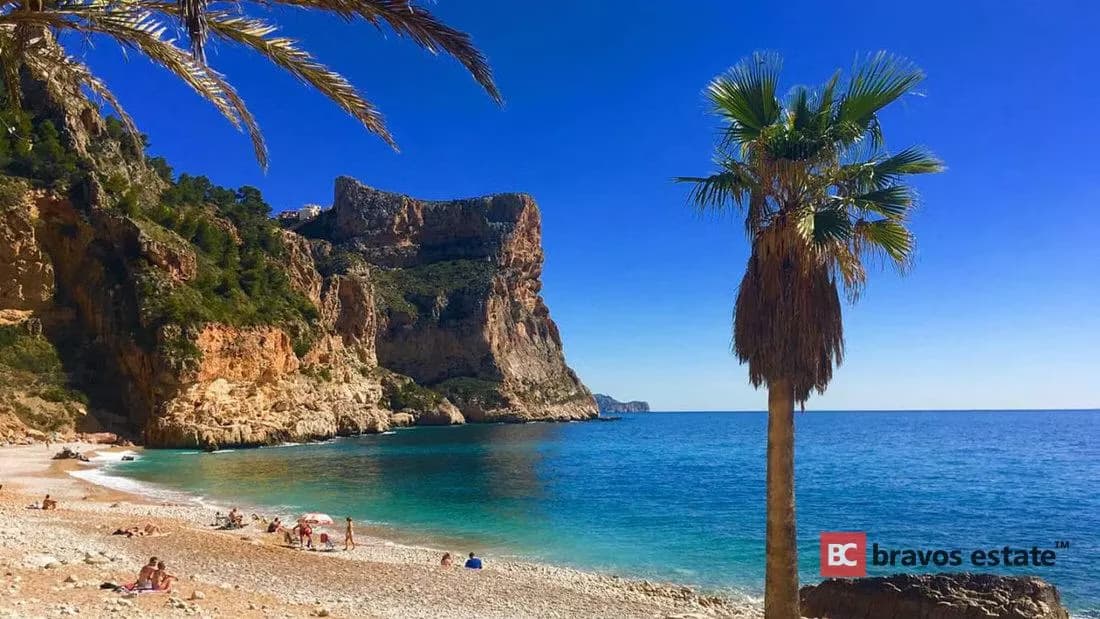 Spacious 5-Bedroom Villa in Cumbre del Sol - 3