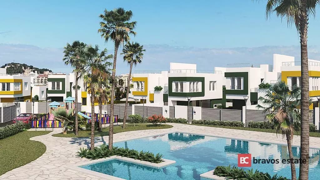 Bungalow Espacioso de 3 Dormitorios en Denia - 1