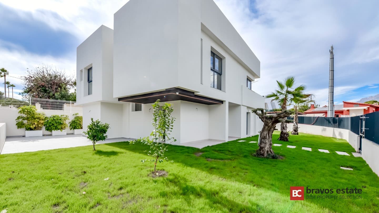 Spacious 4-Bedroom Villa in Alfaz del Pi - 2