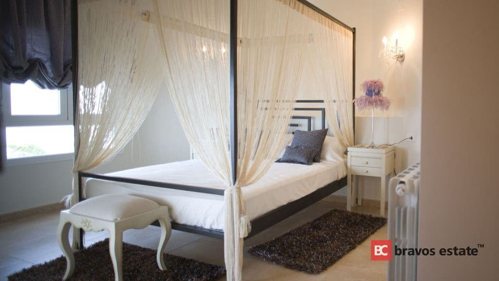 Beachside 3-Bedroom Villa in Cumbre del Sol - 1