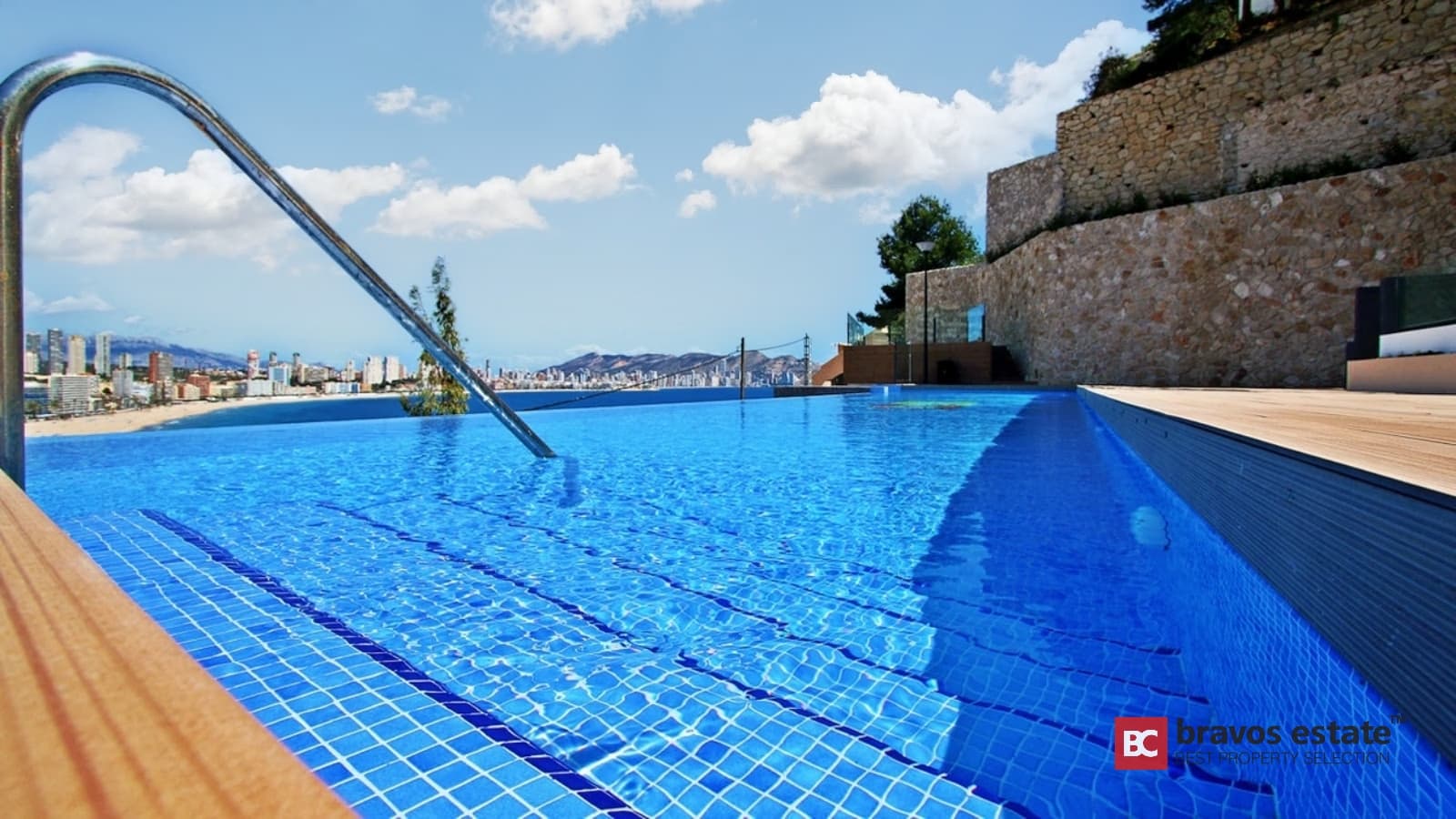 Beachside 3-Bedroom Apartment in Benidorm - 3