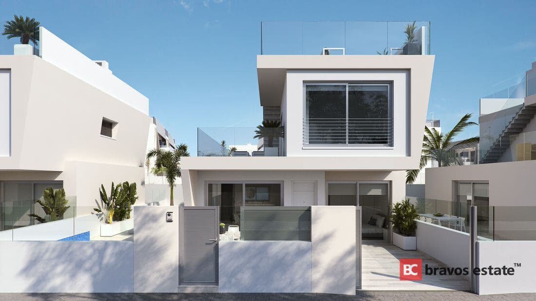 Seafront 3-Bedroom Villa in Mil Palmeras - 4