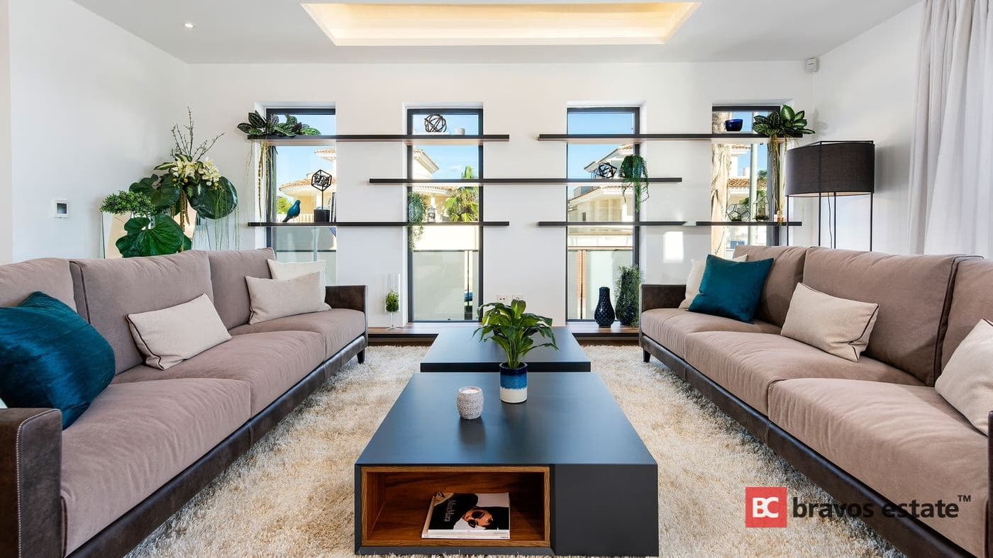 Spacious 5-Bedroom Villa in Ciudad Quesada - 3