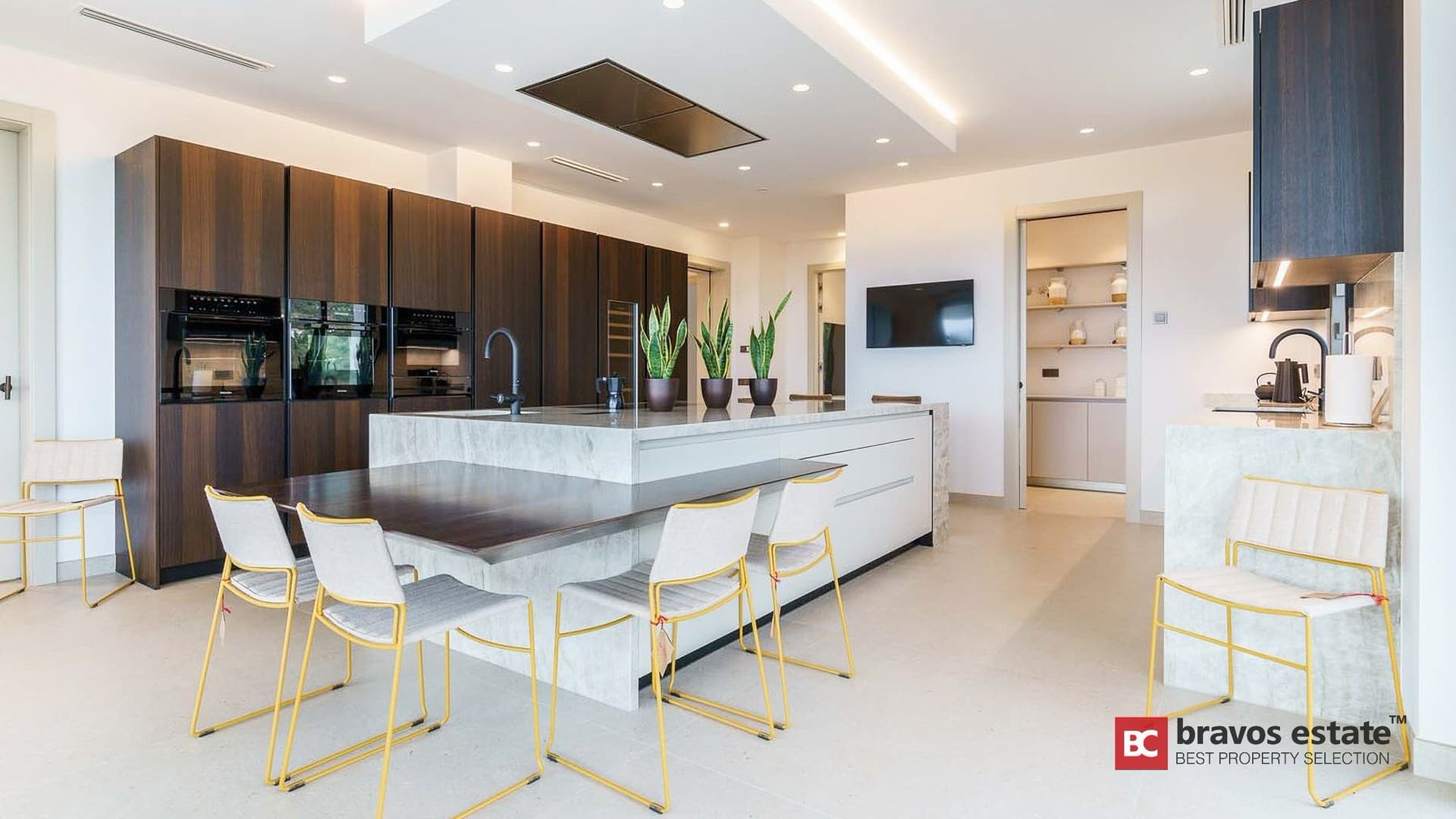 Luxury 6-Bedroom Villa in Marbella - 5