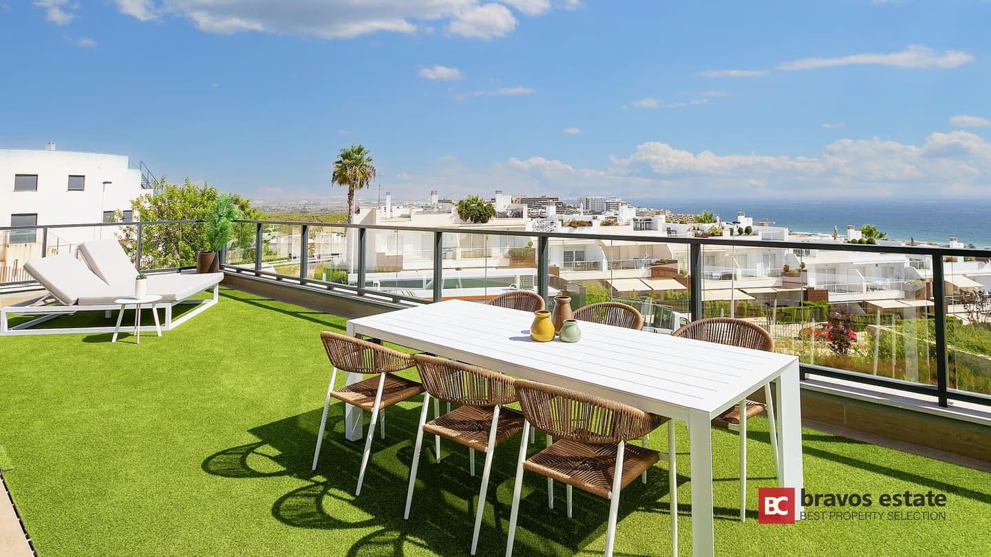 Beachside 2-Bedroom Apartment in Arenales del Sol - 3