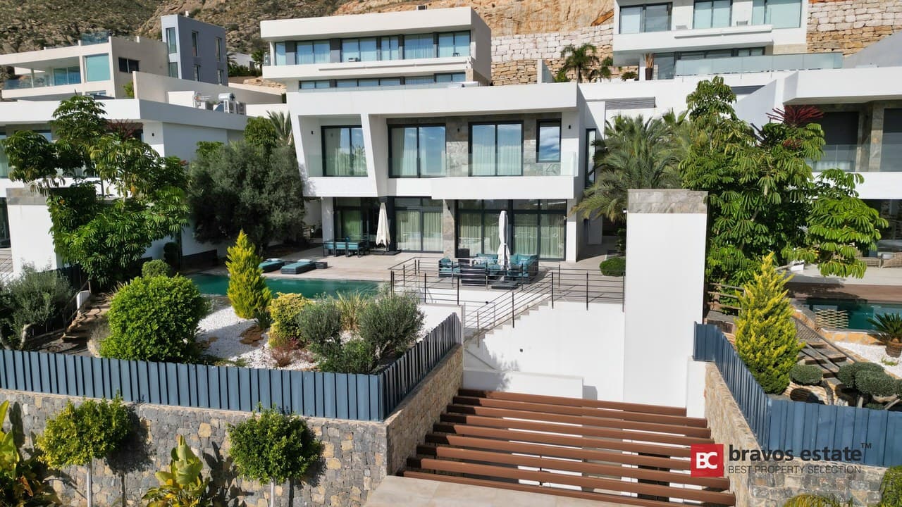 Luxury 5-Bedroom Villa in Finestrat - 4