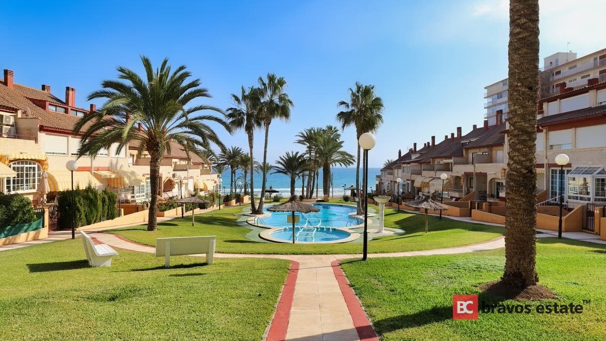 Seafront 6-Bedroom Bungalow in El Campello - 1