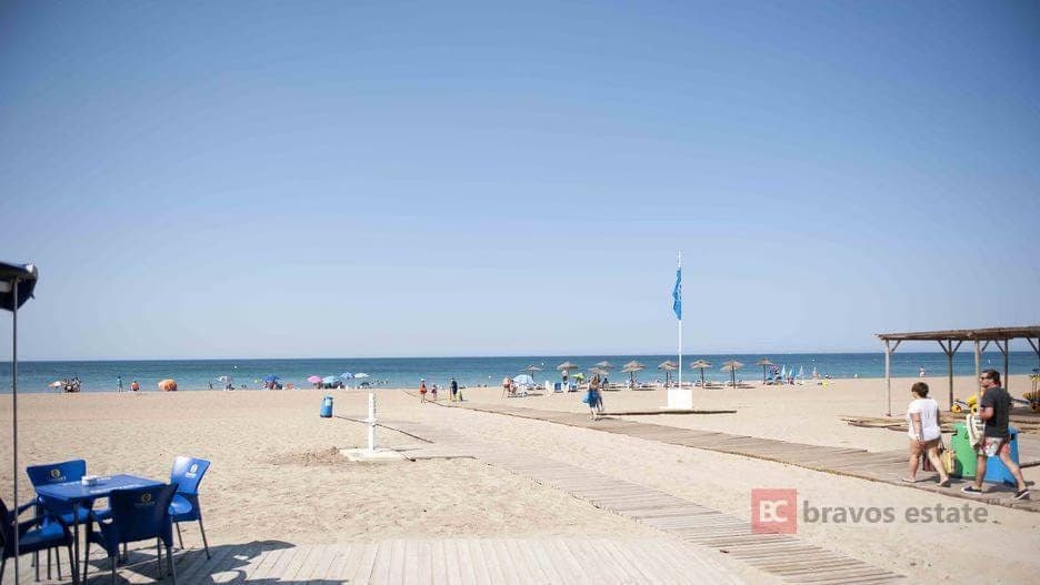 Apartamento Espacioso de 3 Dormitorios en Denia - 4