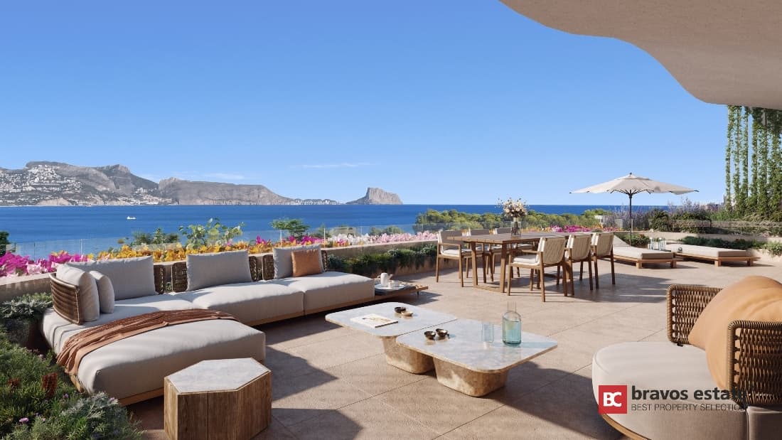 Seafront 2-Bedroom Apartment in Albir - 5