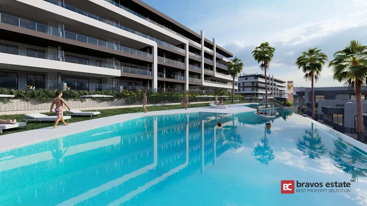 Spacious 4-Bedroom Villa in Bonalba - 2