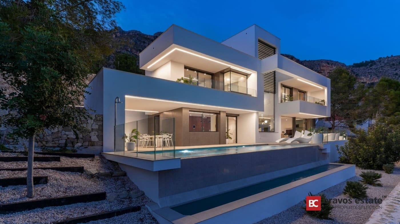 Luxury 4-Bedroom Villa in Altea - 2