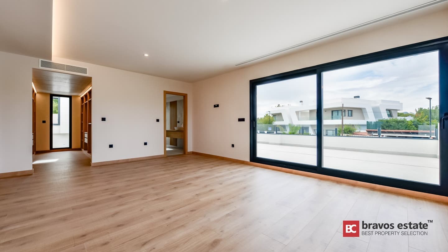 Spacious 4-Bedroom Villa in Alfaz del Pi - 4