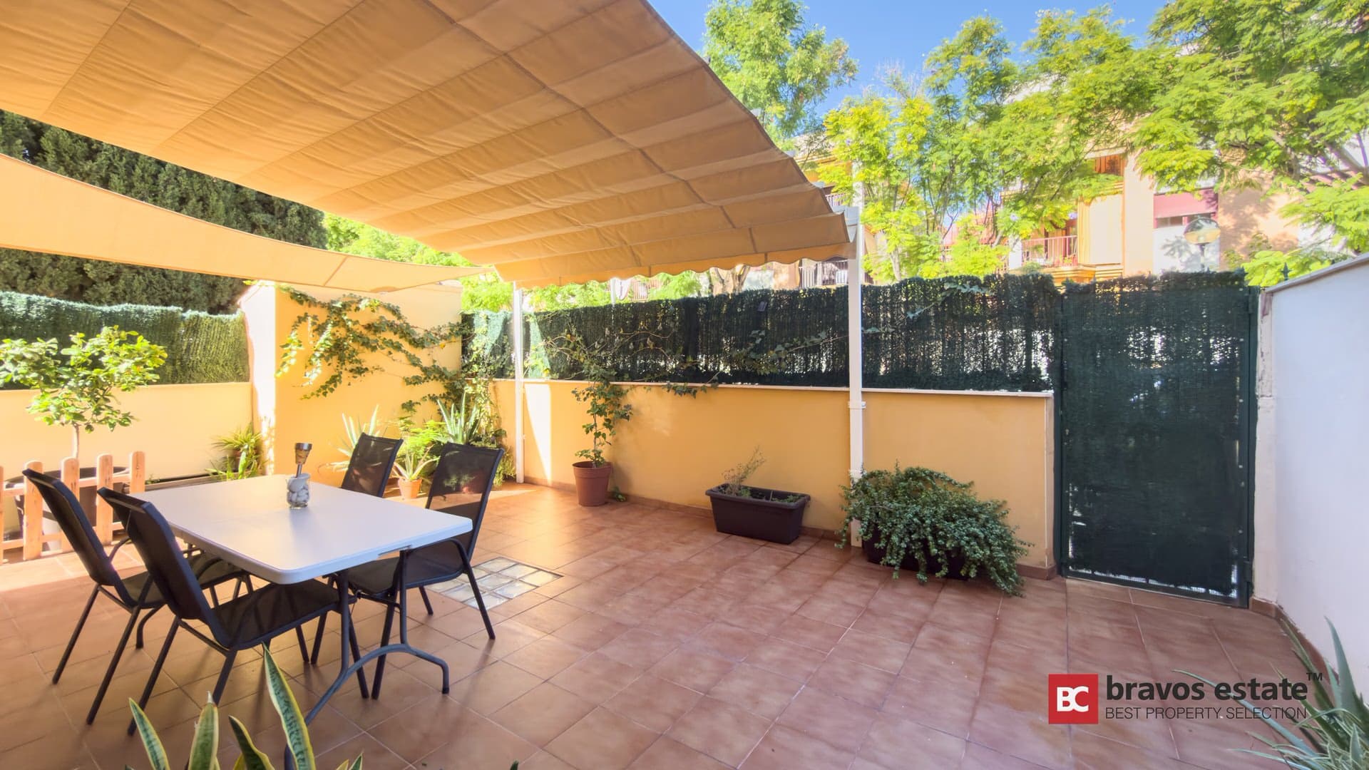 Bungalow Espacioso de 4 Dormitorios en Playa de San Juan - 2