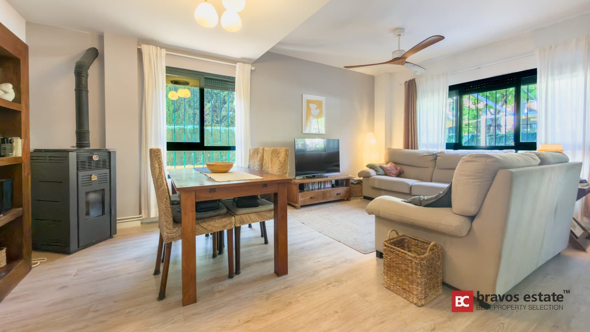 Spacious 4-Bedroom Bungalow in Playa de San Juan - 3