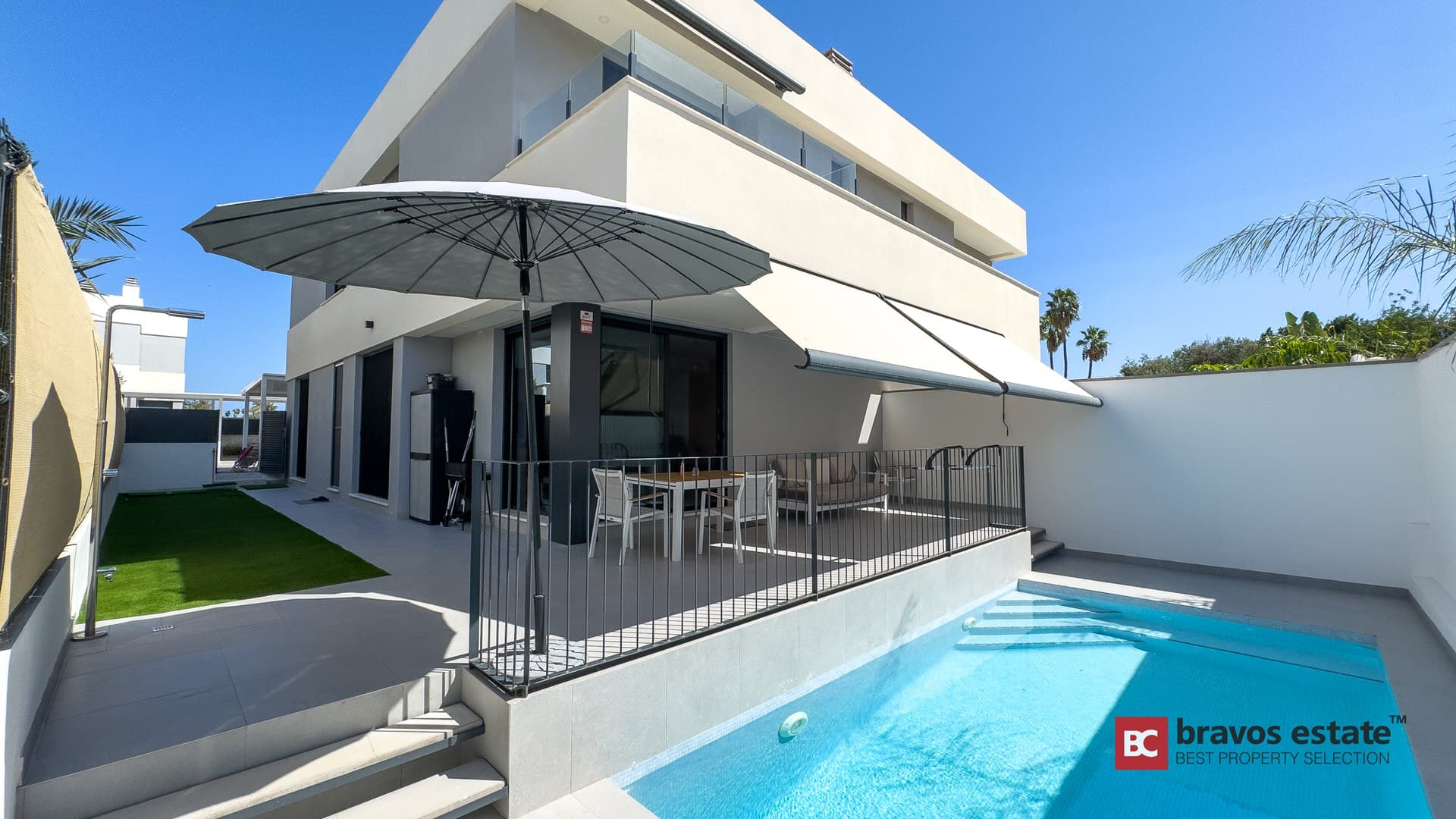 Elegant 4-Bedroom Villa in Playa de San Juan 1