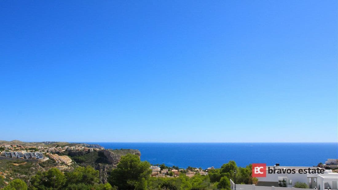 Spacious 4-Bedroom Villa in Cumbre del Sol - 4