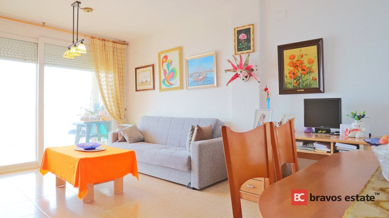 Beachside 2-Bedroom Apartment in Alicante - 4