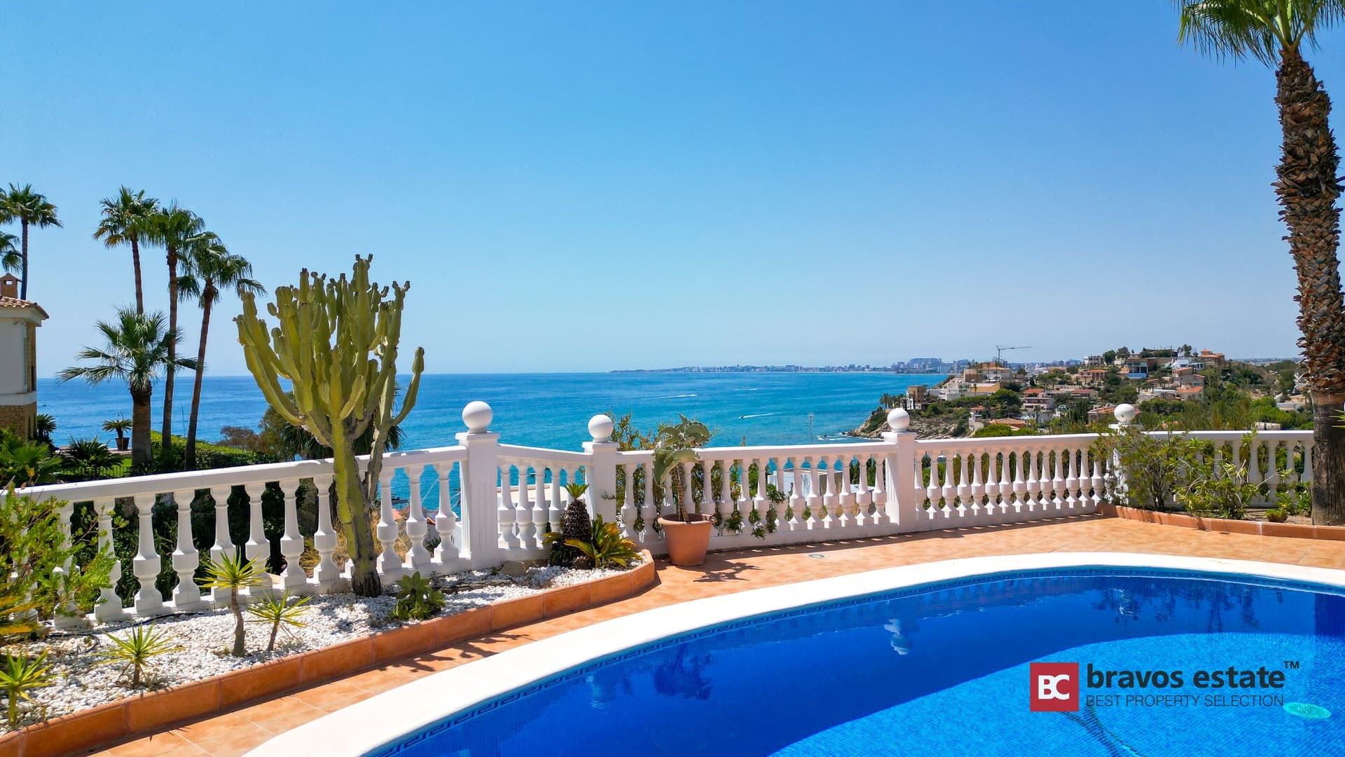 Spacious 5-Bedroom Villa in El Campello 1