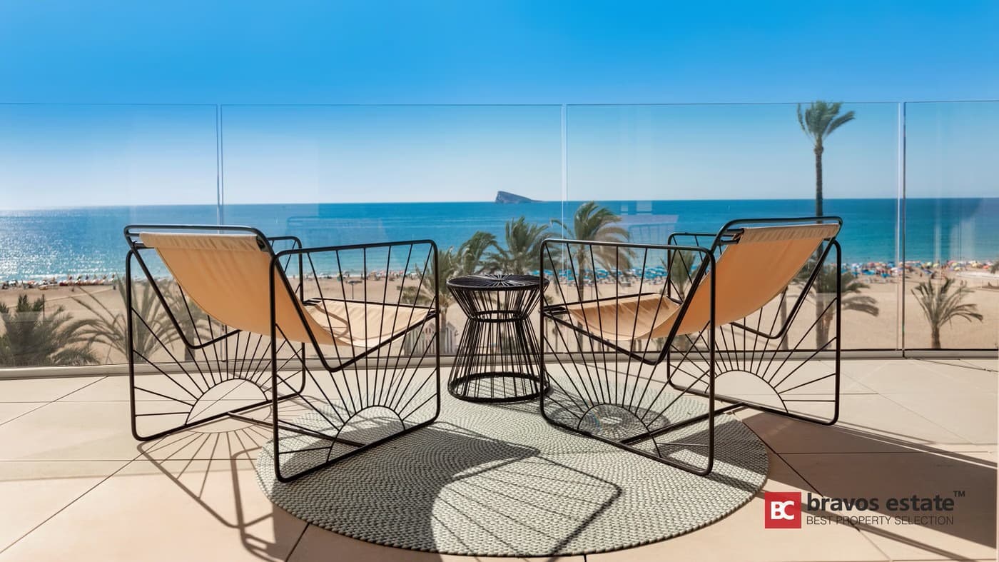 Apartamento Frente al Mar de 3 Dormitorios en Benidorm - 1