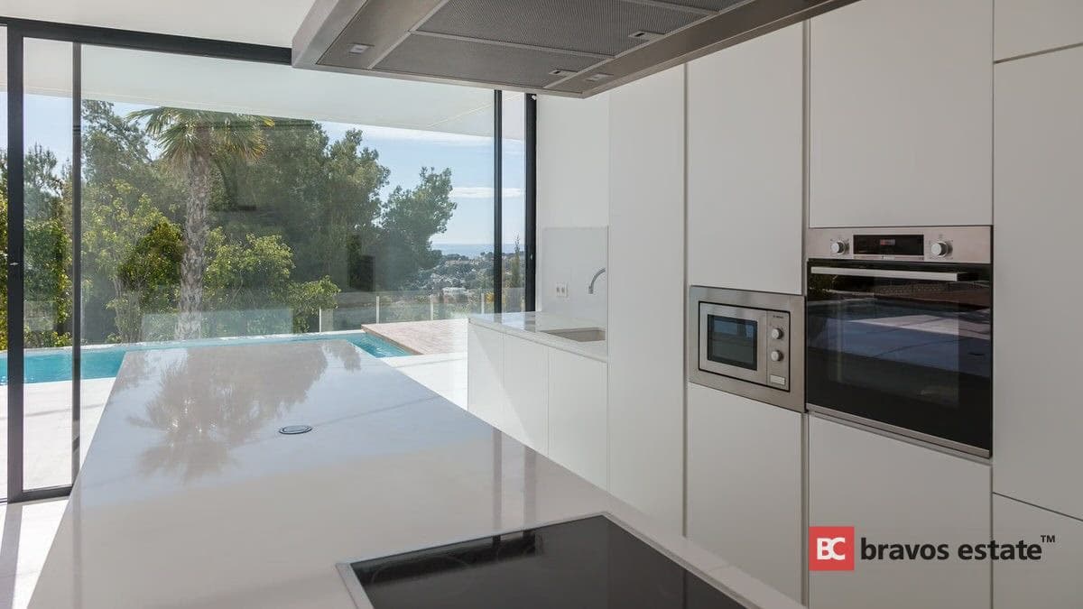 Luxury 4-Bedroom Villa in Moraira - 3
