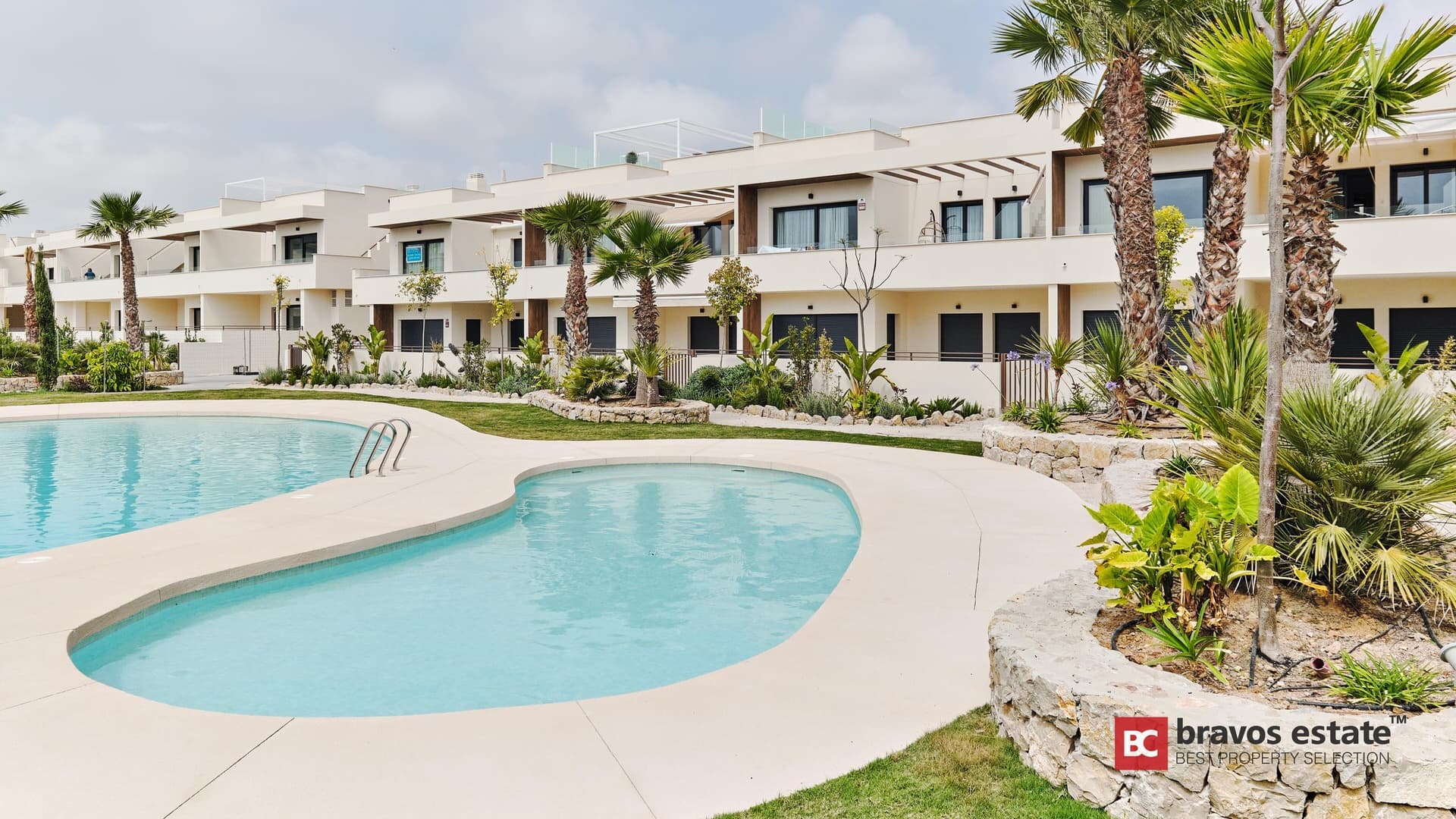 Seafront 2-Bedroom Apartment in Torrevieja - 4