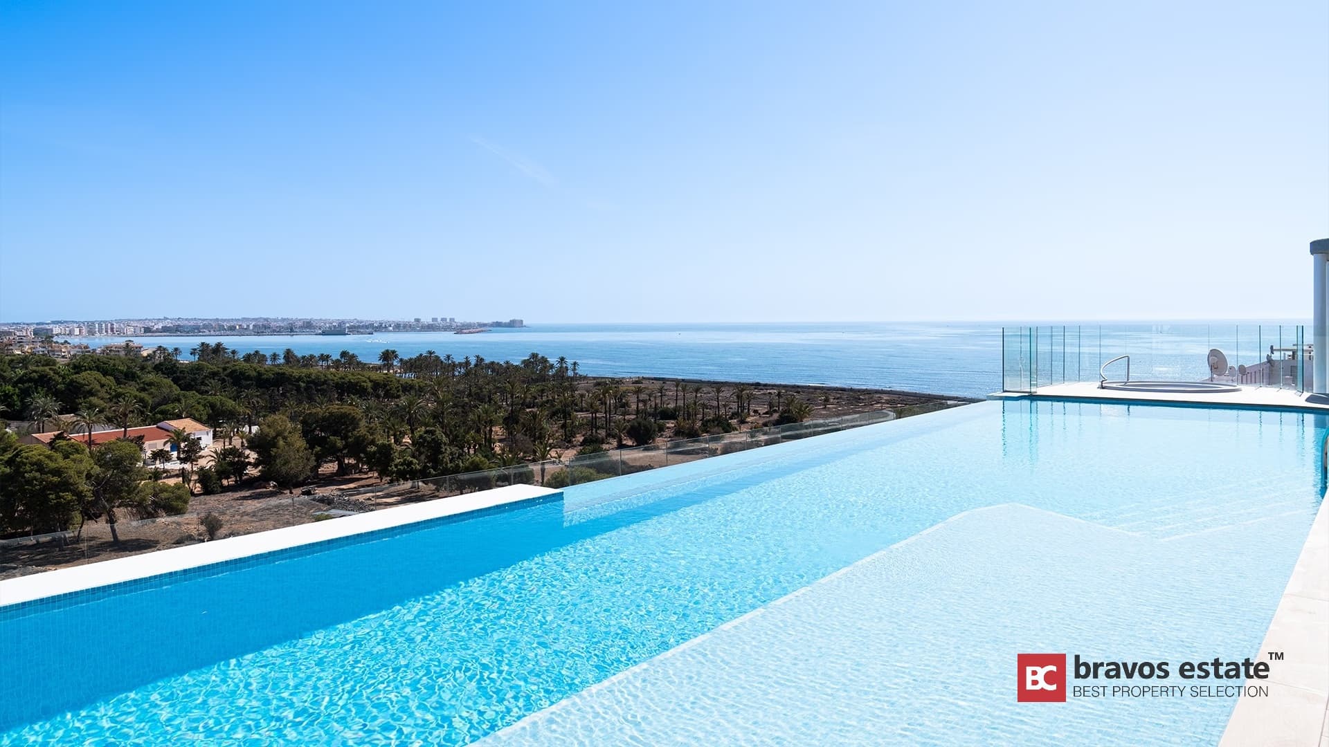 Beachside 2-Bedroom Apartment in Punta Prima - 3