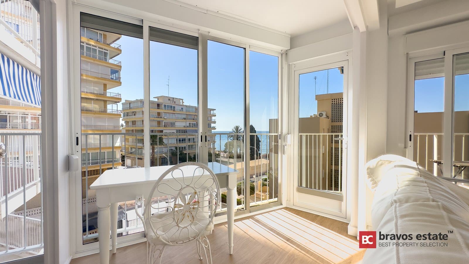 Seafront 4-Bedroom Apartment in El Campello - 3
