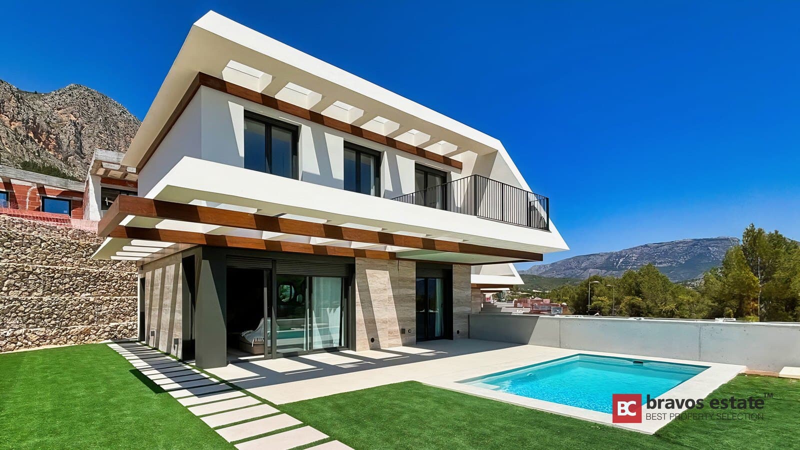 Spacious 3-Bedroom Apartment in Polop 1