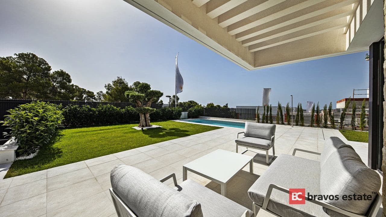 Villa de Obra Nueva de 3 Dormitorios en Finestrat - 2