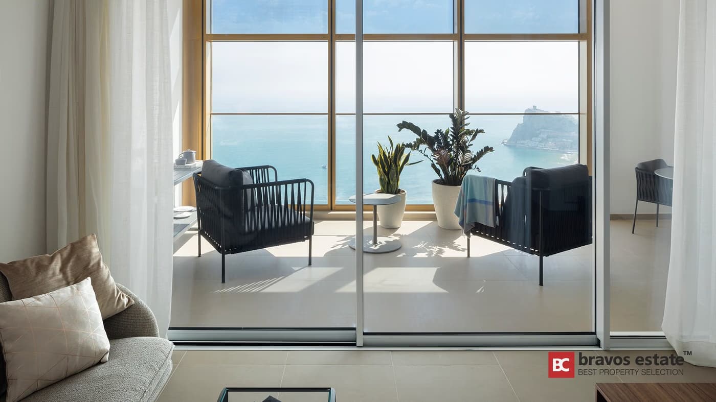 Beachside 2-Bedroom Apartment in Benidorm - 1