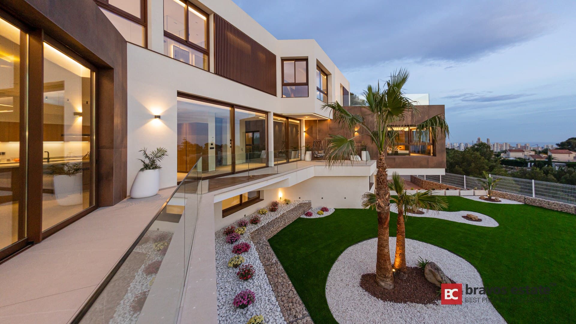 Luxury 4-Bedroom Villa in La Nucía - 3