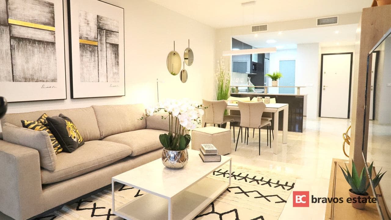 Beachside 2-Bedroom Apartment in La Zenia - 3