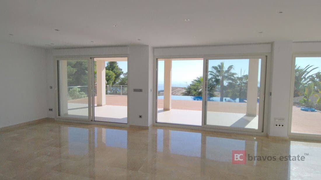 Luxury 4-Bedroom Villa in Moraira - 3