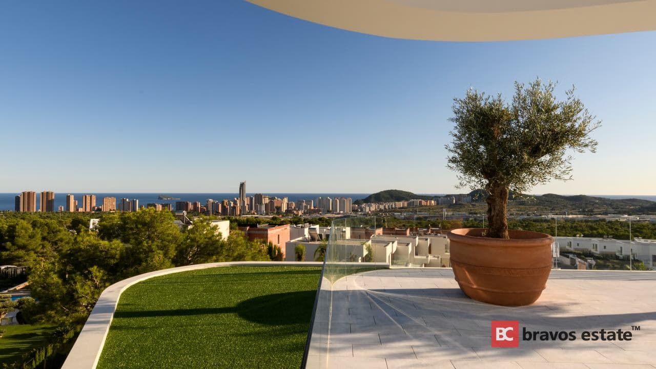 Spacious 4-Bedroom Villa in Finestrat - 3