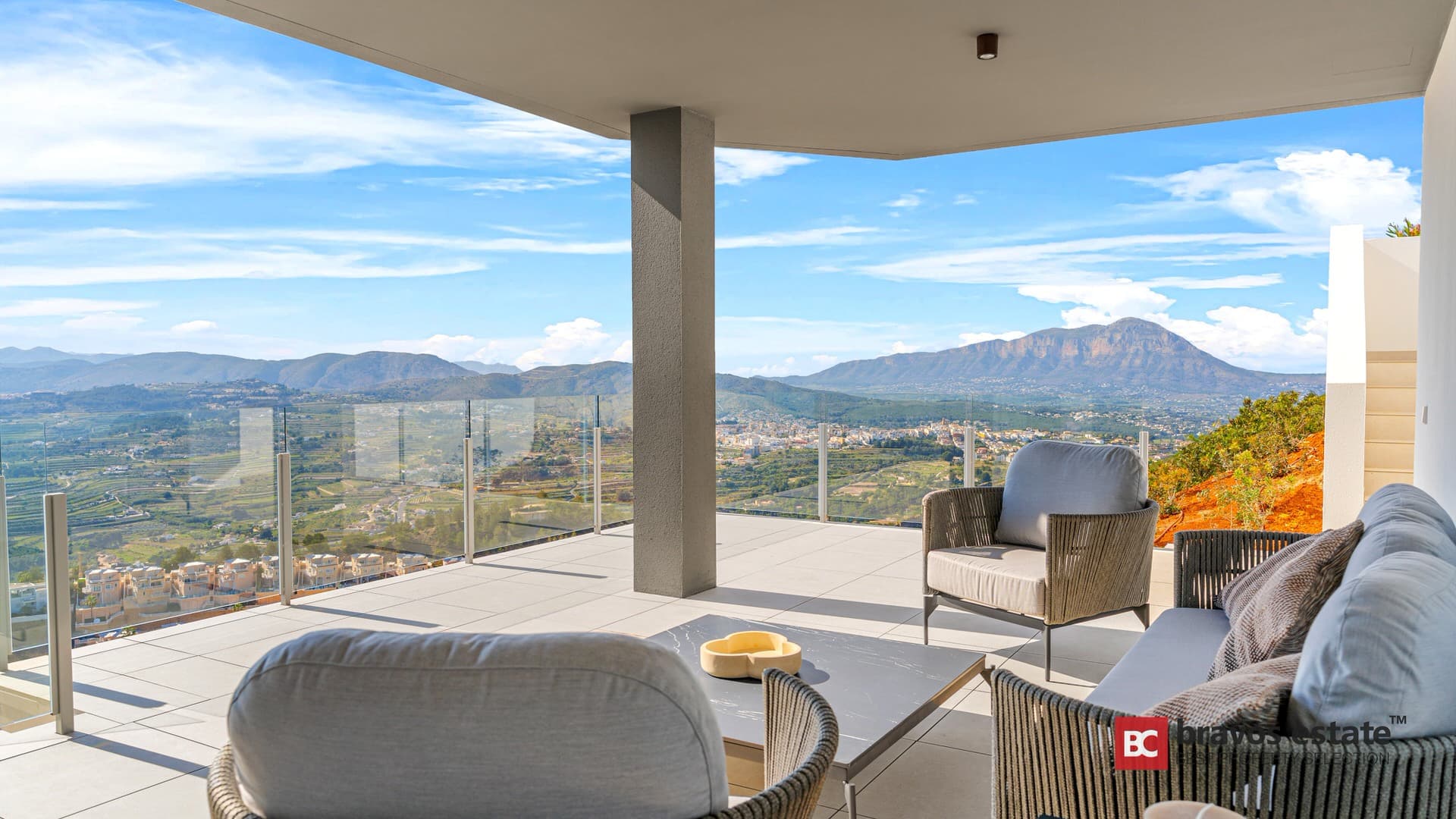 Luxury 4-Bedroom Villa in Cumbre del Sol - 3