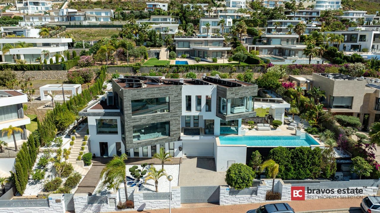 Luxury 5-Bedroom Villa in Javea - 5