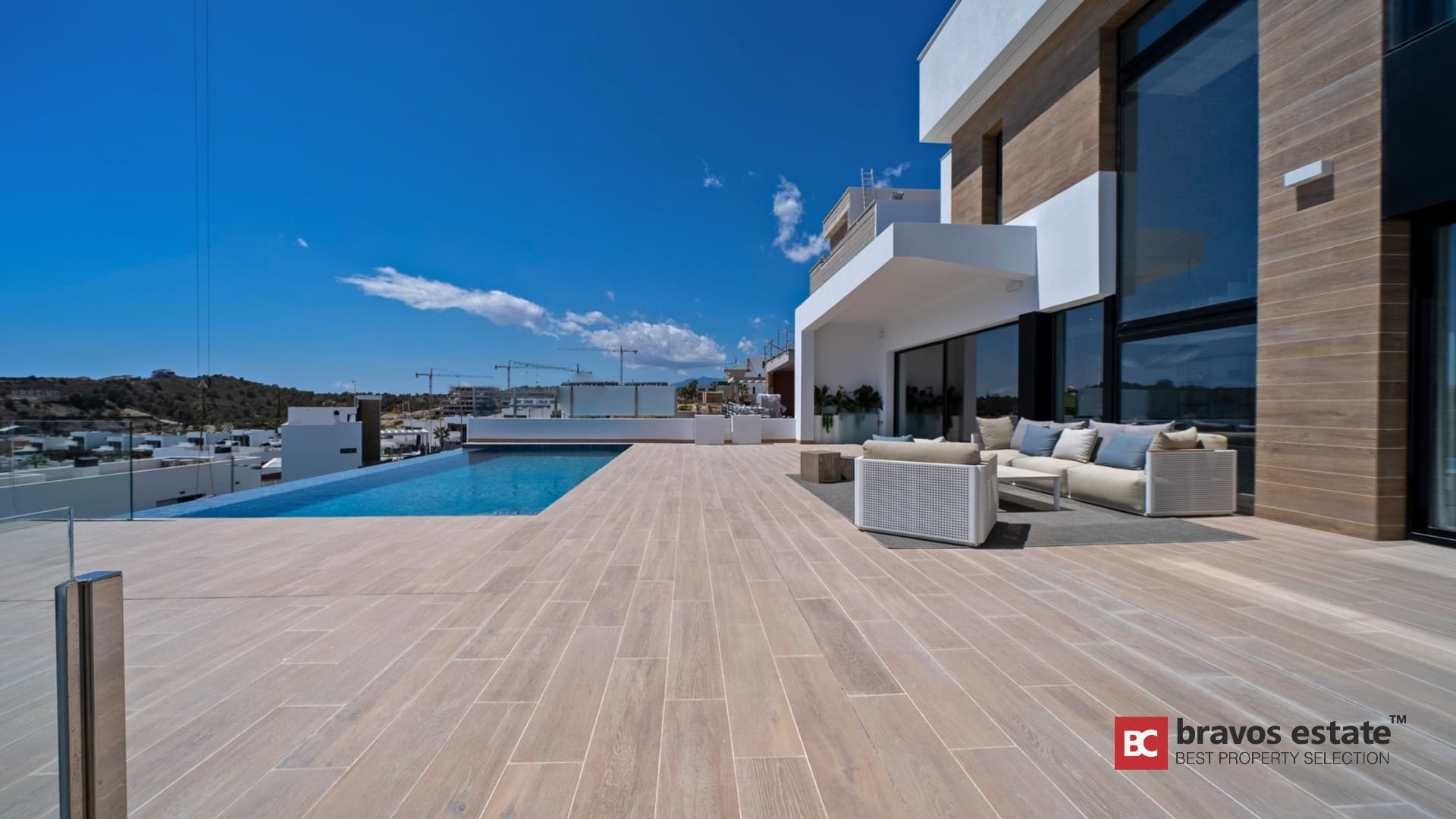 Spacious 4-Bedroom Villa in Finestrat 1