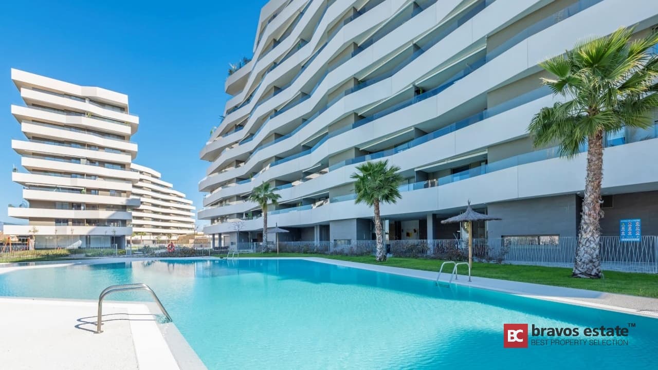 Beachside 3-Bedroom Apartment in Playa de San Juan - 1