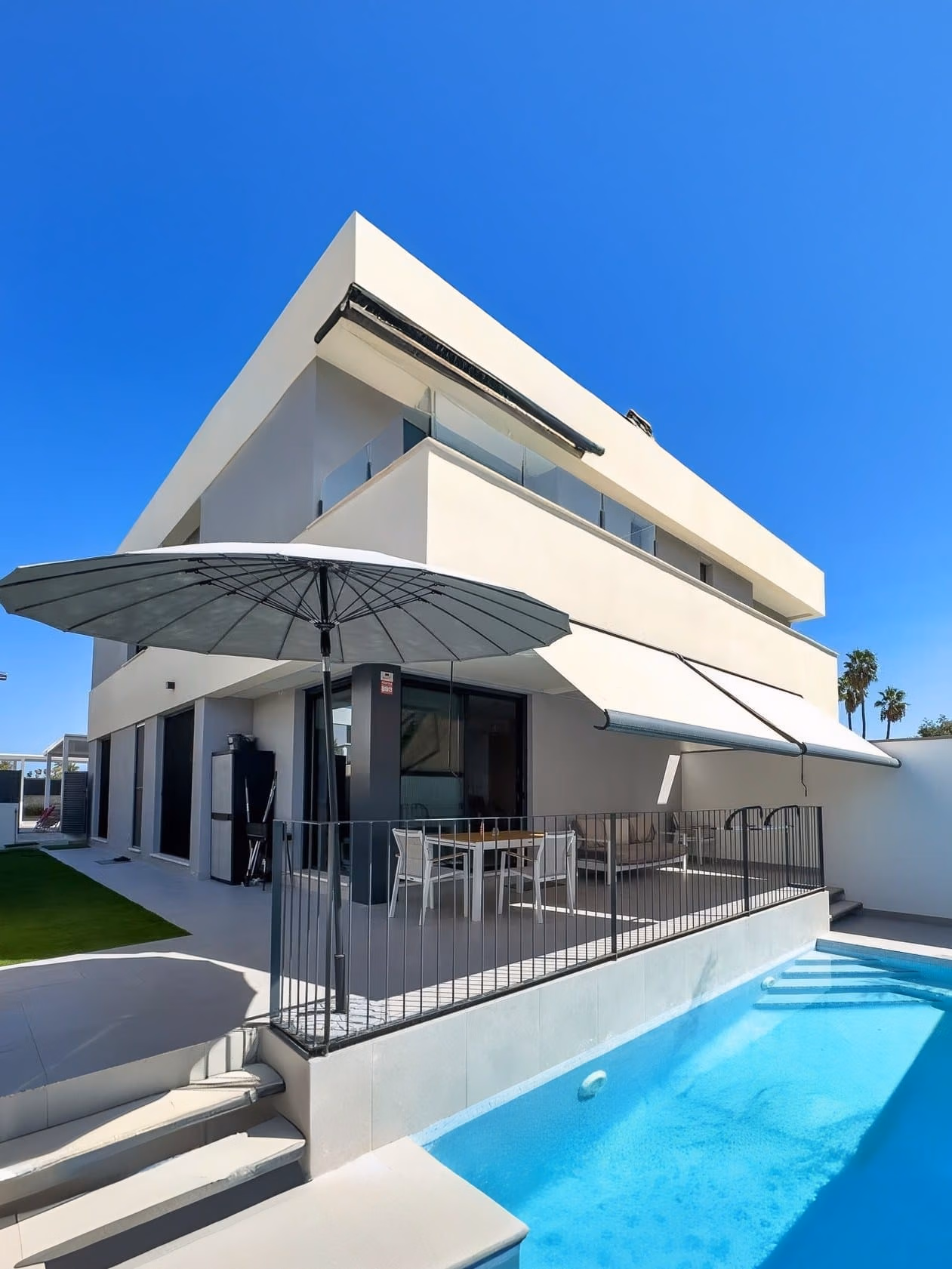 Elegant 4-Bedroom Villa in Playa de San Juan