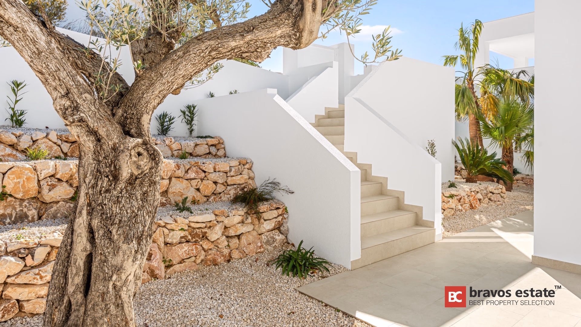 Villa de Obra Nueva de 4 Dormitorios con Vistas al Mar en Cumbre del Sol - 13