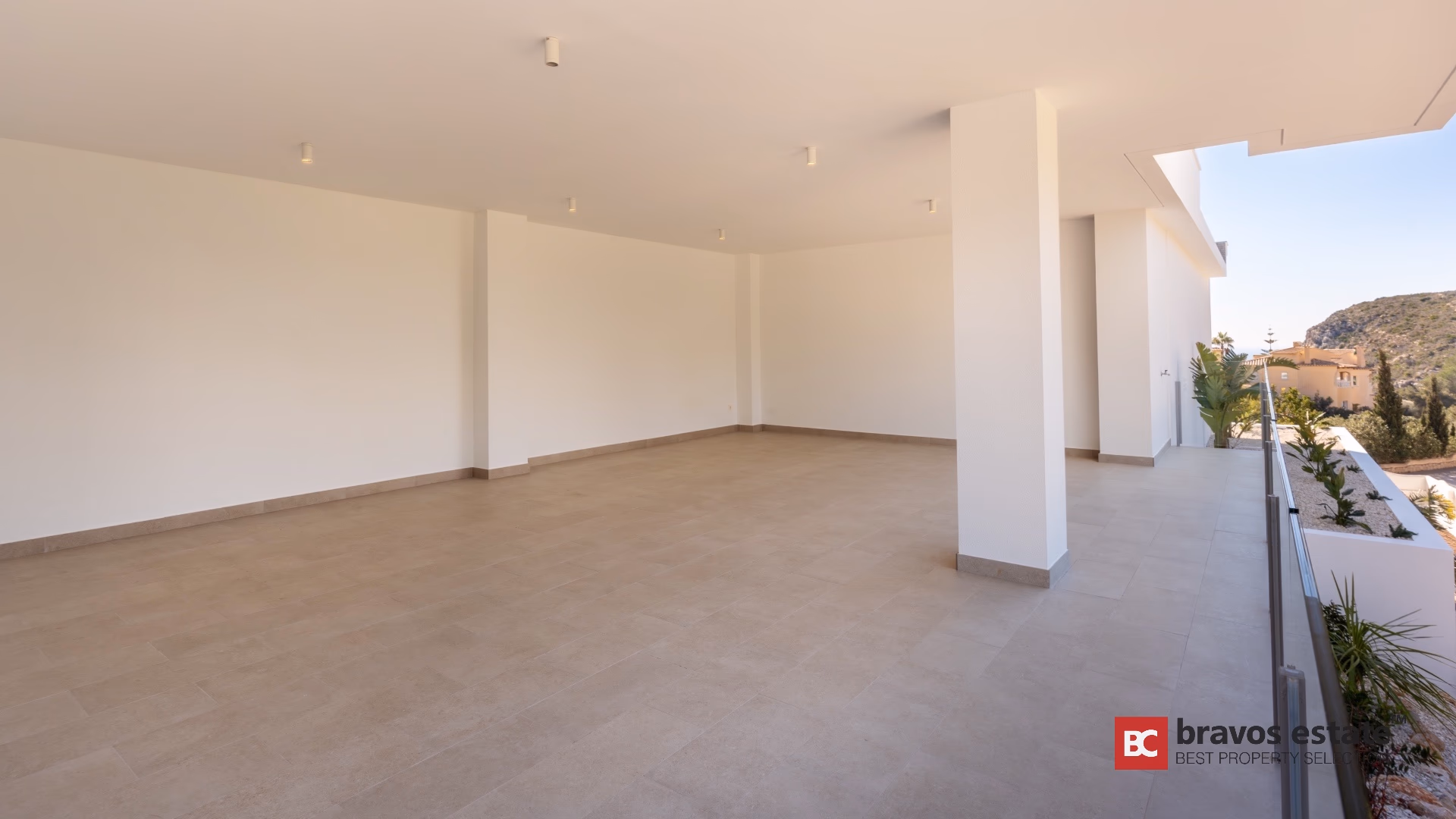 Villa de Obra Nueva de 4 Dormitorios con Vistas al Mar en Cumbre del Sol - 26