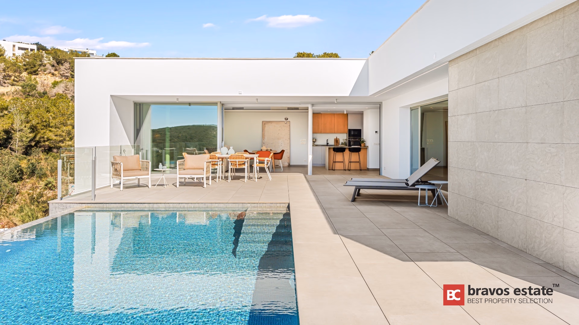 Villa de Obra Nueva de 4 Dormitorios con Vistas al Mar en Cumbre del Sol 1