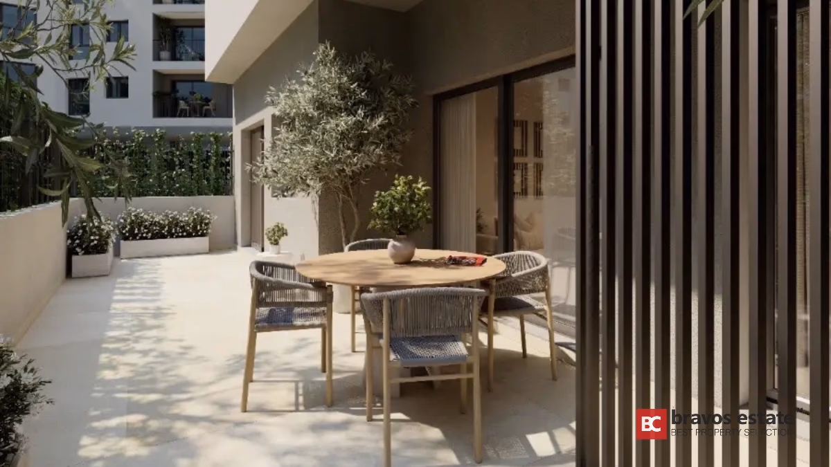 Terrasse moderne d'appartement avec mobilier et plantes à Alicante