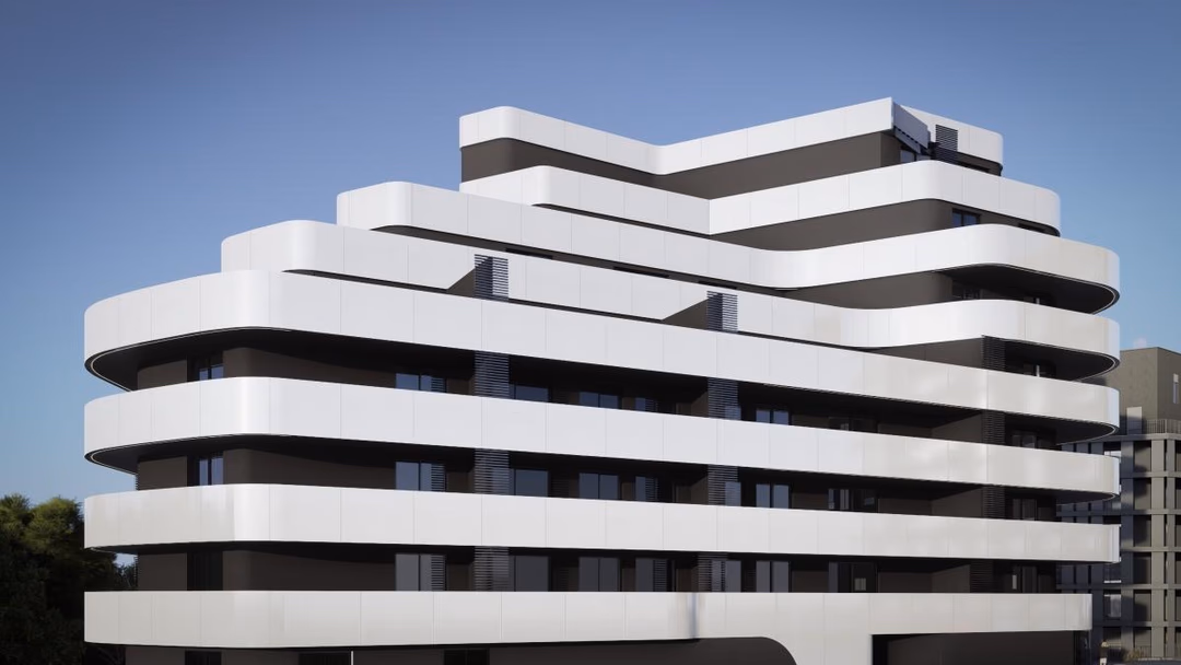 Zijgevel van Los Balcones de Calpe met gebogen witte balkons en moderne architectuur, Calpe, Costa Blanca