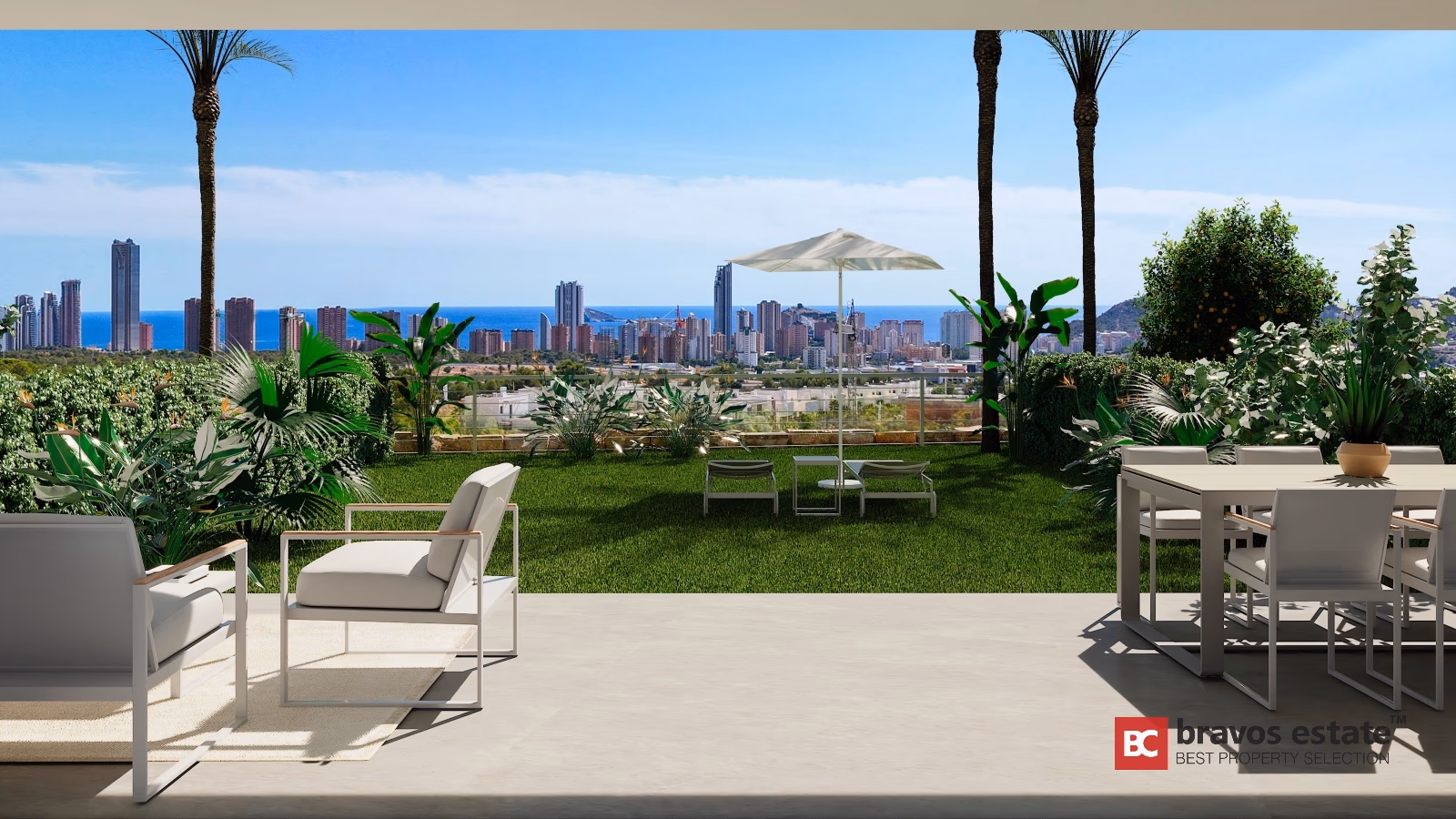 Gartenterrasse im Erdgeschoss der Salamandra mit Panoramablick auf Benidorm und das Mittelmeer