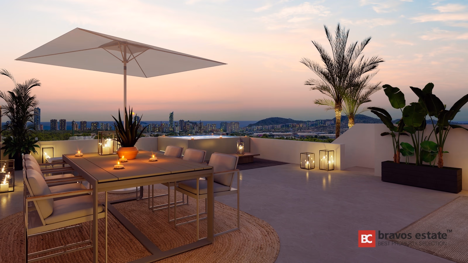 Privater Penthouse-Pool der Salamandra in der Abenddämmerung mit Meerblick und Liegestühlen